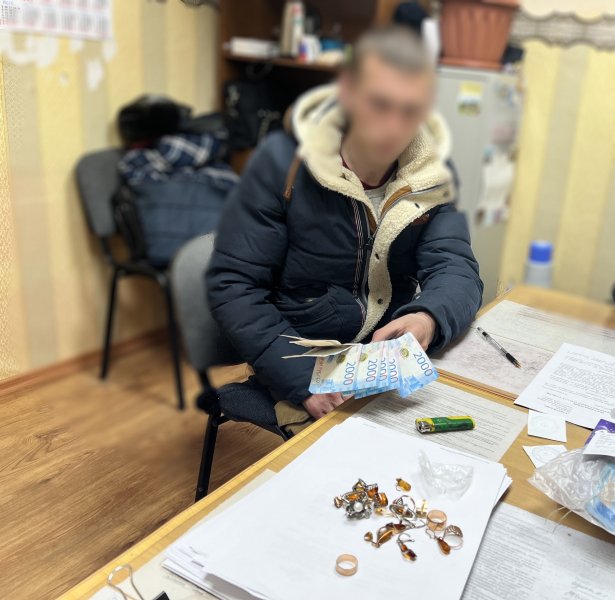 В Черниговском районе Приморья следователем отдела полиции возбуждено уголовное дело о краже денег и ювелирных изделий