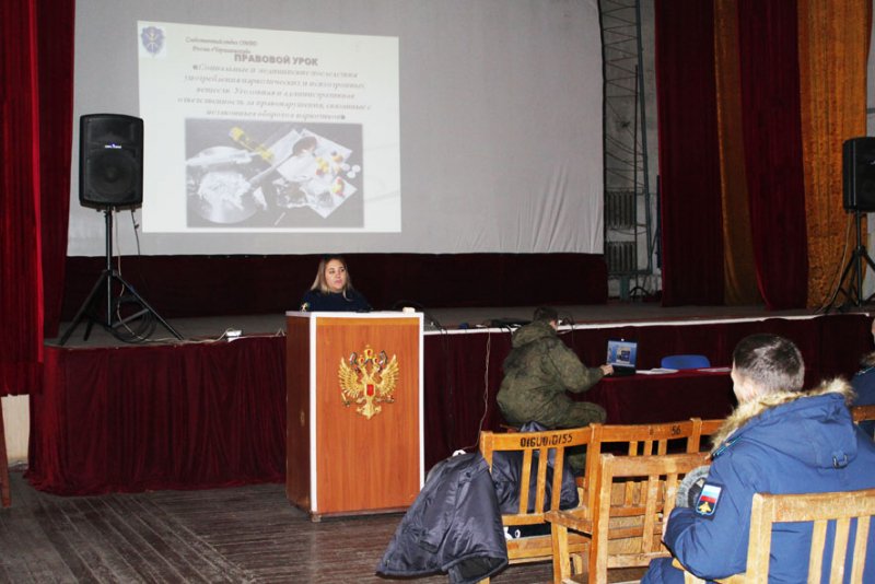 В Черниговском округе Приморья следователь отдела полиции провела правовую лекцию для военнослужащих